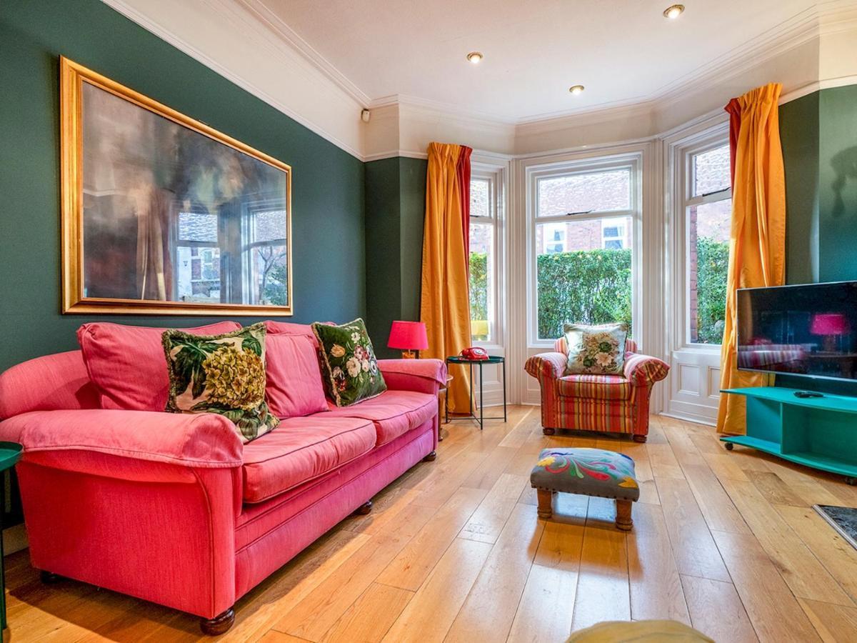 Villa Pass The Keys Colourful, Quirky Artist-Owned 3 Bed Next To Cafes Belfast Esterno foto