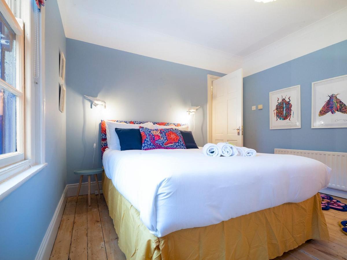 Villa Pass The Keys Colourful, Quirky Artist-Owned 3 Bed Next To Cafes Belfast Esterno foto