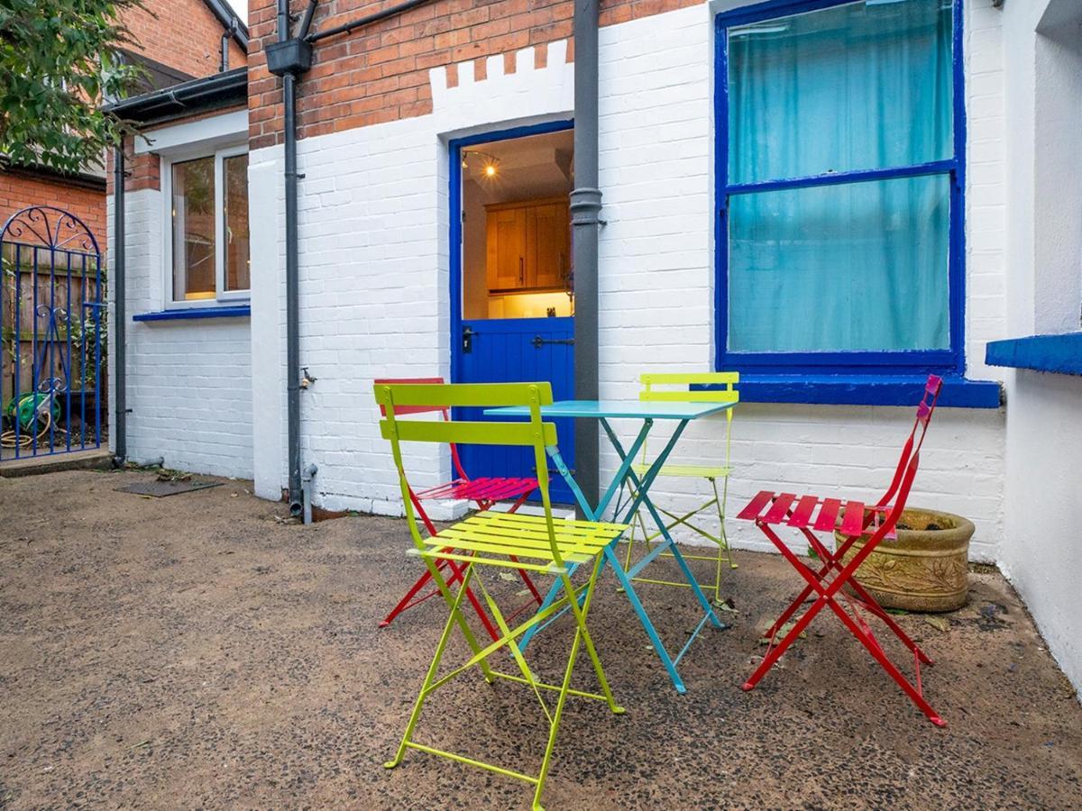 Villa Pass The Keys Colourful, Quirky Artist-Owned 3 Bed Next To Cafes Belfast Esterno foto