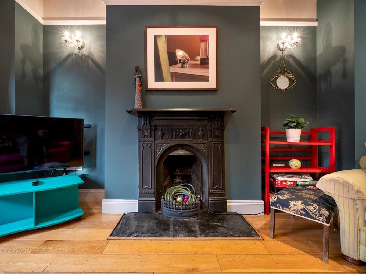 Villa Pass The Keys Colourful, Quirky Artist-Owned 3 Bed Next To Cafes Belfast Esterno foto