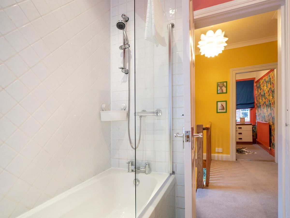 Villa Pass The Keys Colourful, Quirky Artist-Owned 3 Bed Next To Cafes Belfast Esterno foto