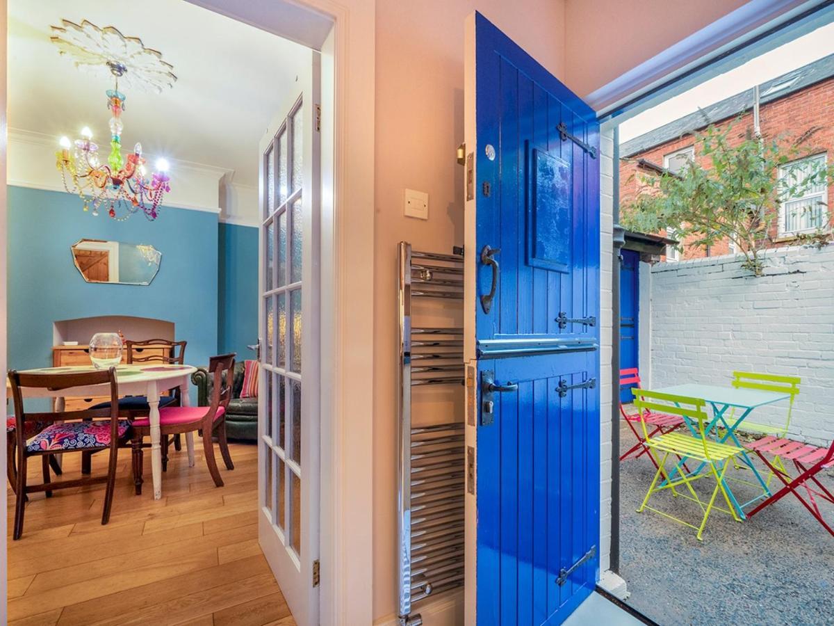 Villa Pass The Keys Colourful, Quirky Artist-Owned 3 Bed Next To Cafes Belfast Esterno foto