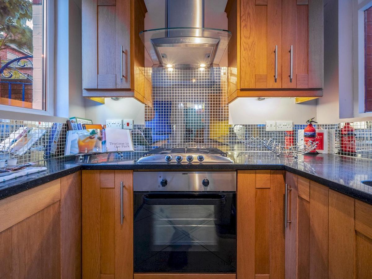 Villa Pass The Keys Colourful, Quirky Artist-Owned 3 Bed Next To Cafes Belfast Esterno foto