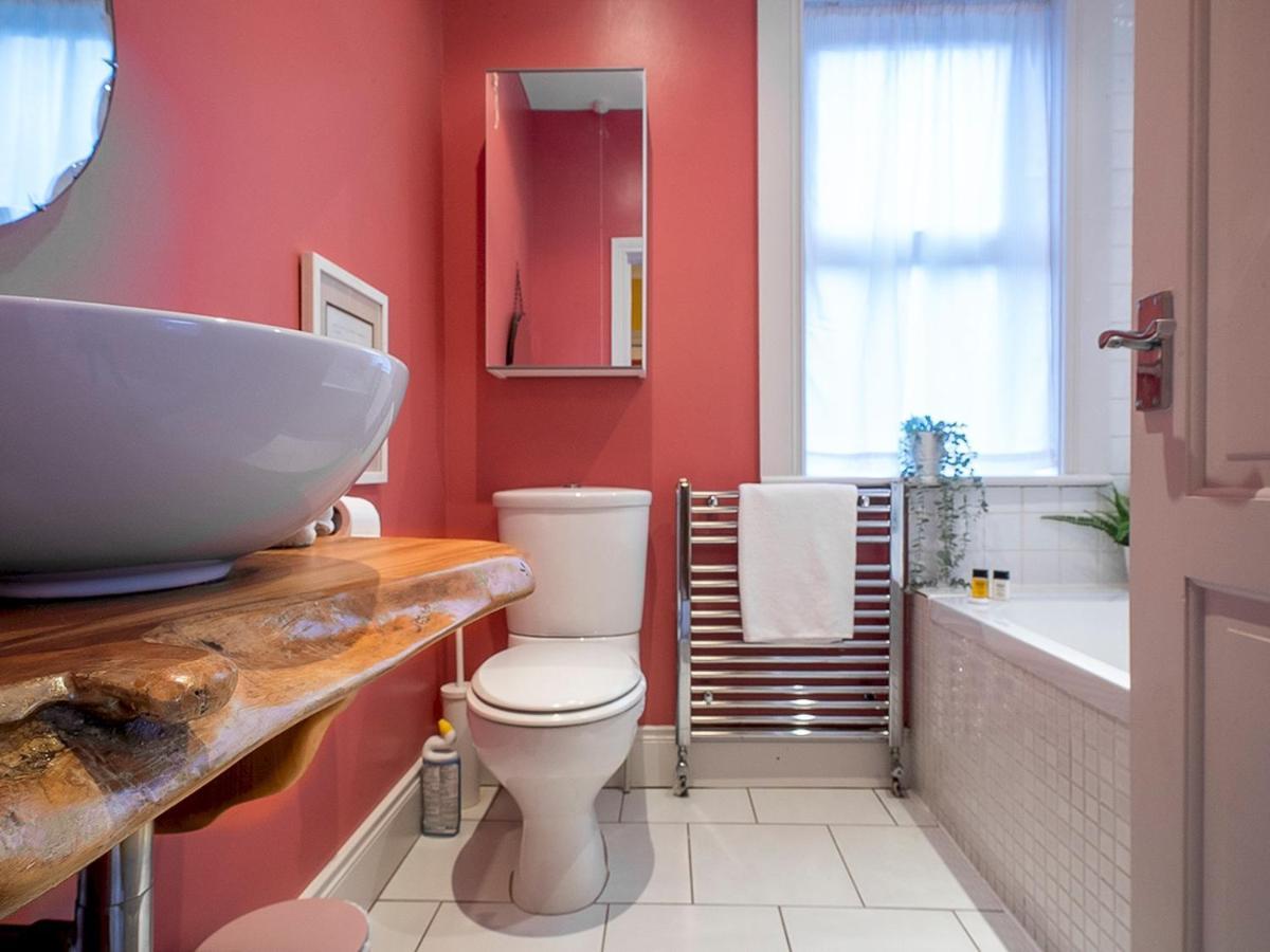 Villa Pass The Keys Colourful, Quirky Artist-Owned 3 Bed Next To Cafes Belfast Esterno foto