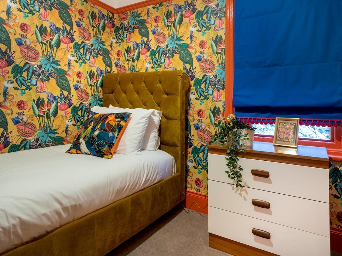 Villa Pass The Keys Colourful, Quirky Artist-Owned 3 Bed Next To Cafes Belfast Esterno foto